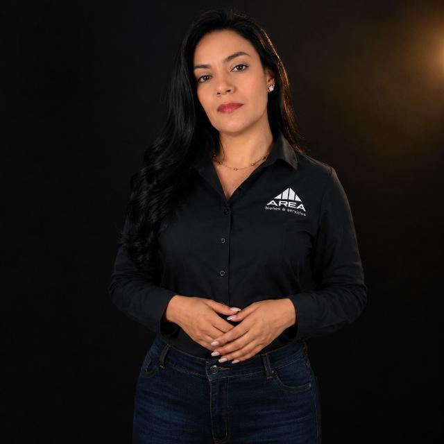 foto corporativa claudia romero.enc